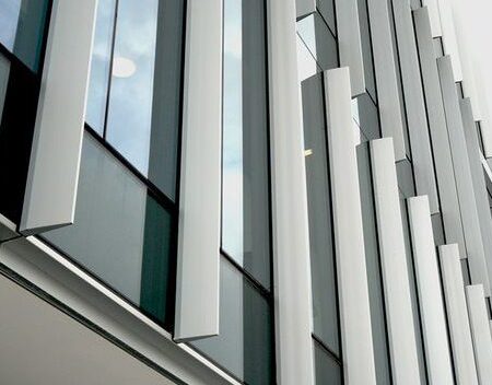 Lam chắn nắng hình viên đạn