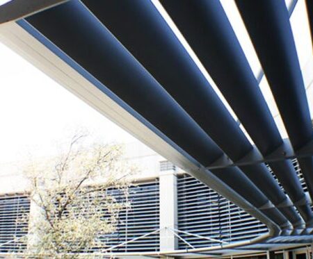 Lam chan nang hinh thoi Aerofoil–Sun Louver Austrong03 600x373 1