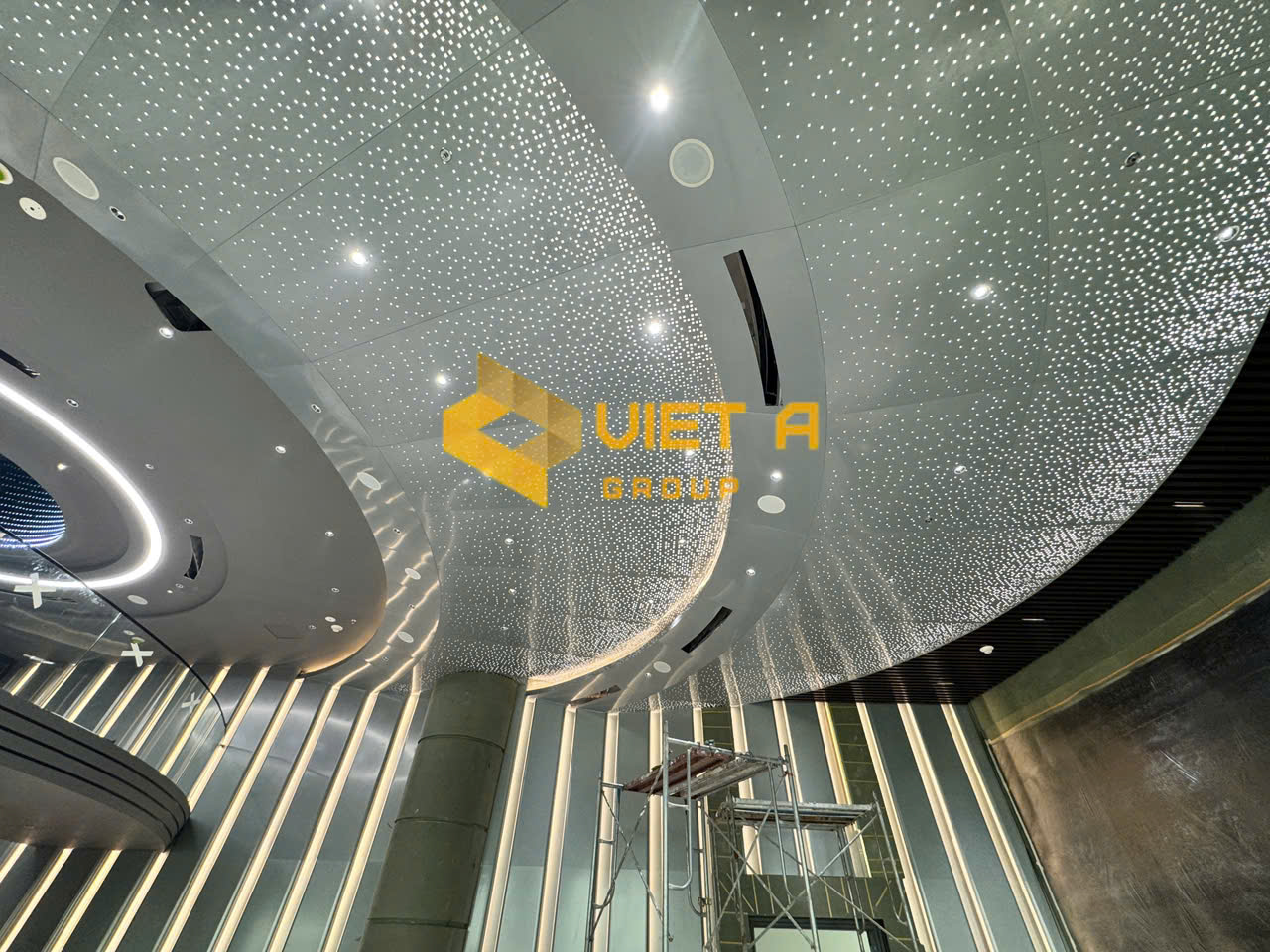 Trần Nhôm CNC đa hình