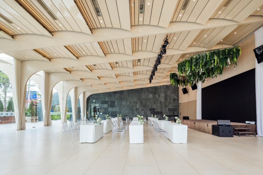 tran nhom B shaped 4