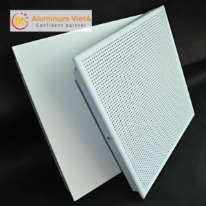 trần nhôm 600