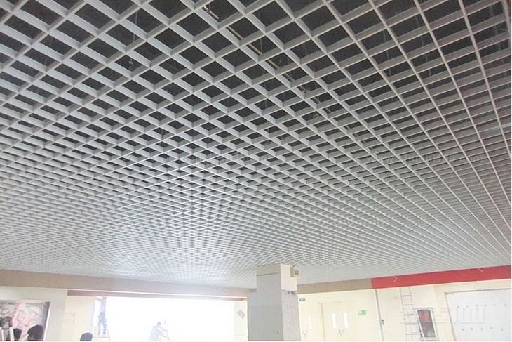 Trần caro tam giác dạng nổi giúp không gian bớt đơn điệu