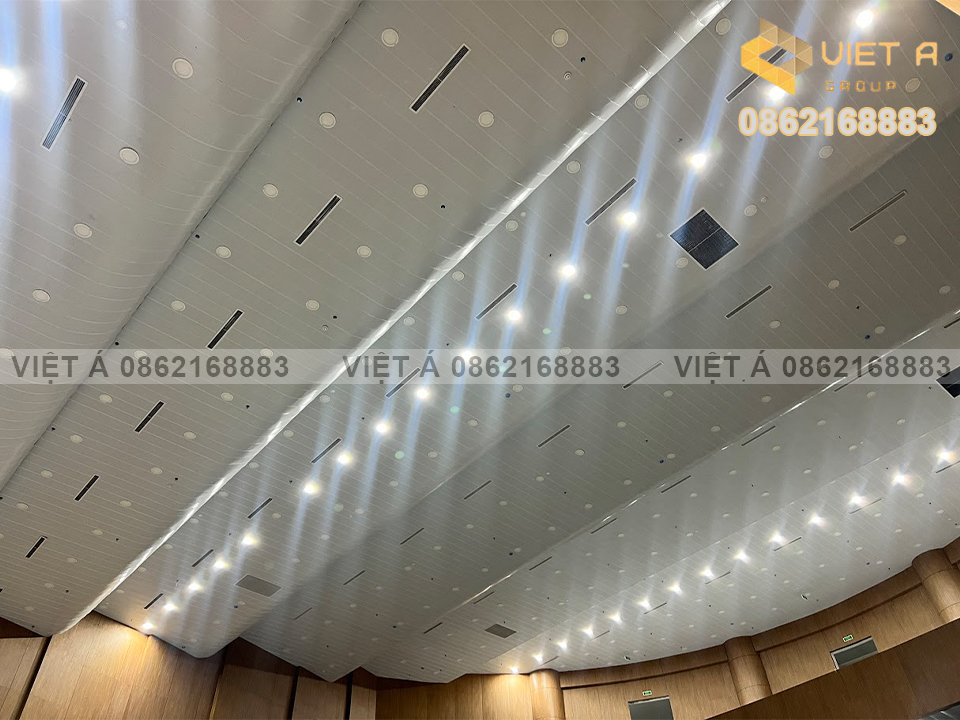 Mẫu trần nhôm C300 - Sảnh chính tòa nhà Văn phòng Tập đoàn Dược Phẩm