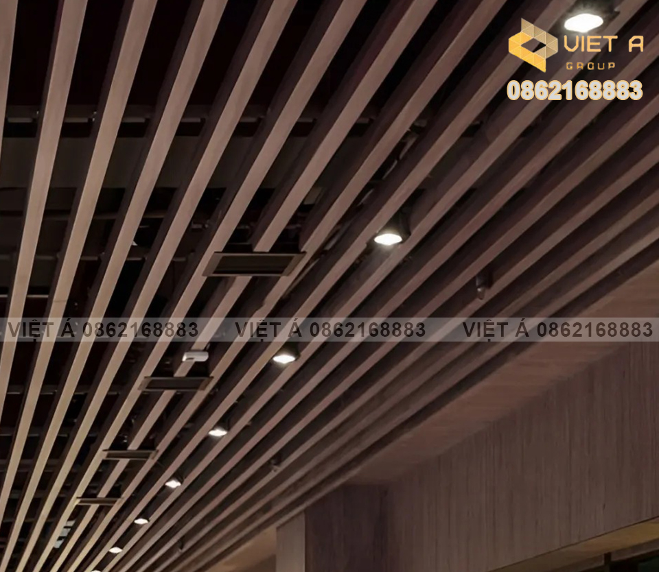 Mẫu Trần Nhôm Giả Gỗ Mới Nhất 2025 – Xu Hướng Thiết Kế Thi Công Sang Trọng Bền Đẹp 16 Top mẫu trần nhôm giả gỗ đẹp nhất 2025