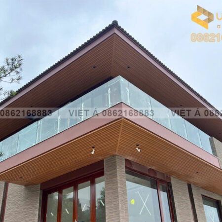 Cận cảnh bề mặt trần nhôm F45 sau khi hoàn thiện