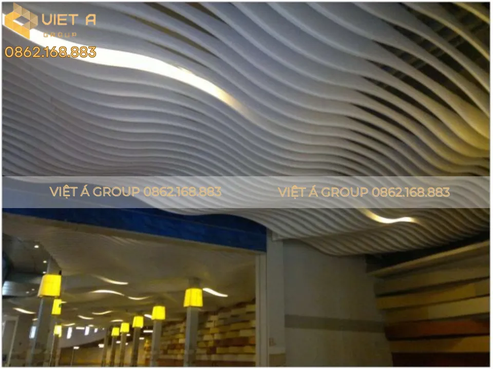 Xu Hướng Thiết Kế Trần Nhôm U-Shaped Trong Kiến Trúc Hiện Đại 17 Mẫu trần nhôm U-Shaped dạng thanh cong