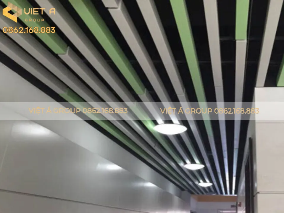 Xu Hướng Thiết Kế Trần Nhôm U-Shaped Trong Kiến Trúc Hiện Đại 18 Mẫu trần nhôm U-Shaped có họa tiết đục lỗ