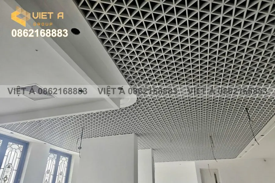 Những Mẫu Trần Nhôm Caro Tam Giác Cho Công Trình Tòa Nhà Văn Phòng Tại Hà Nội 21 Ưu Điểm Nổi Bật Của Trần Nhôm Caro Tam Giác Trong Các Công Trình Văn Phòng