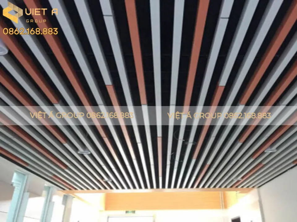 Xu Hướng Thiết Kế Trần Nhôm U-Shaped Trong Kiến Trúc Hiện Đại 19 Mẫu trần nhôm U-Shaped phủ sơn tĩnh điện nhiều màu sắc