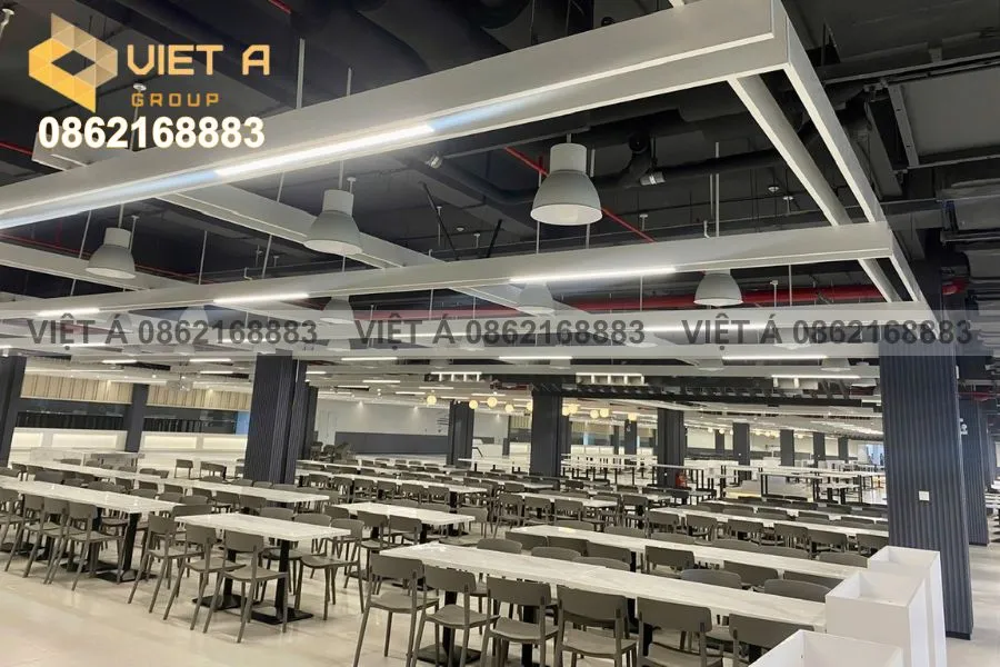 Lam Nhôm Hộp 30x150 Cho Nhà Ăn Khu Công Nghiệp Vishi Nghệ An: Đầu Tư Thông Minh Cho Không Gian Ăn Uống 27 Lam nhôm hộp 30x150 trang trí nhà ăn giúp tạo không gian thoáng đãng, sạch sẽ