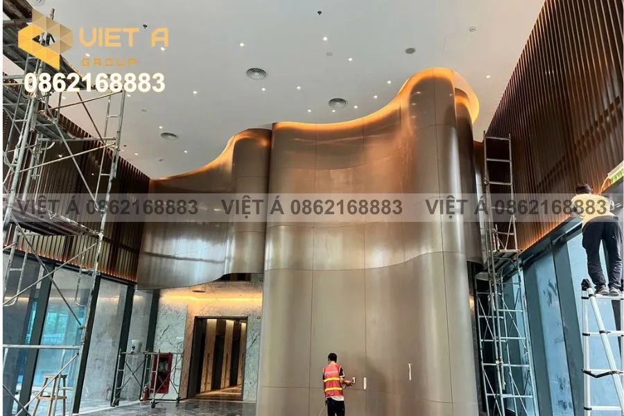 Lam Nhôm Hộp 30x80 Mang Lại Vẻ Đẹp Hiện Đại Cho Sảnh Chung Cư Hdmon 89 Láng Hạ 16 Thi công lam nhôm hộp 30x80 tại sảnh chung cư Hdmon 89 Láng Hạ