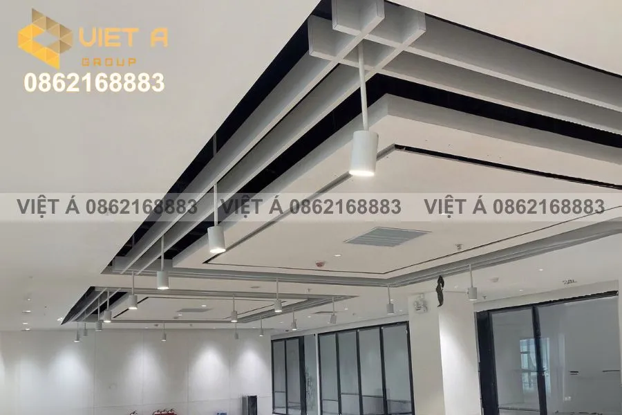 Trần Nhôm U30x150mm Tại Luxcase ICT: Bước Tiến Trong Thiết Kế Công trình hiện đại 13 Thi Công Trần Nhôm U30x150mm Tại Dự Án Luxcase ICT