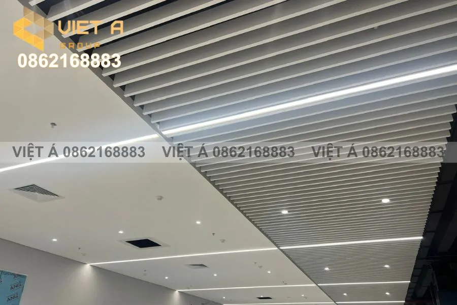 Trần Nhôm U30x150mm Tại Luxcase ICT: Bước Tiến Trong Thiết Kế Công trình hiện đại 11 Trần Nhôm U30x150mm – Lựa Chọn Hoàn Hảo Cho Công Trình Hiện Đại