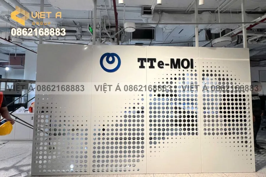 Tấm Nhôm CNC Vách Ngăn Trang Trí Giúp Nâng Cấp Không Gian Văn Phòng TTe Moi 16 Lắp đặt vách ngăn tấm nhôm CNC tại văn phòng TTe-Moi