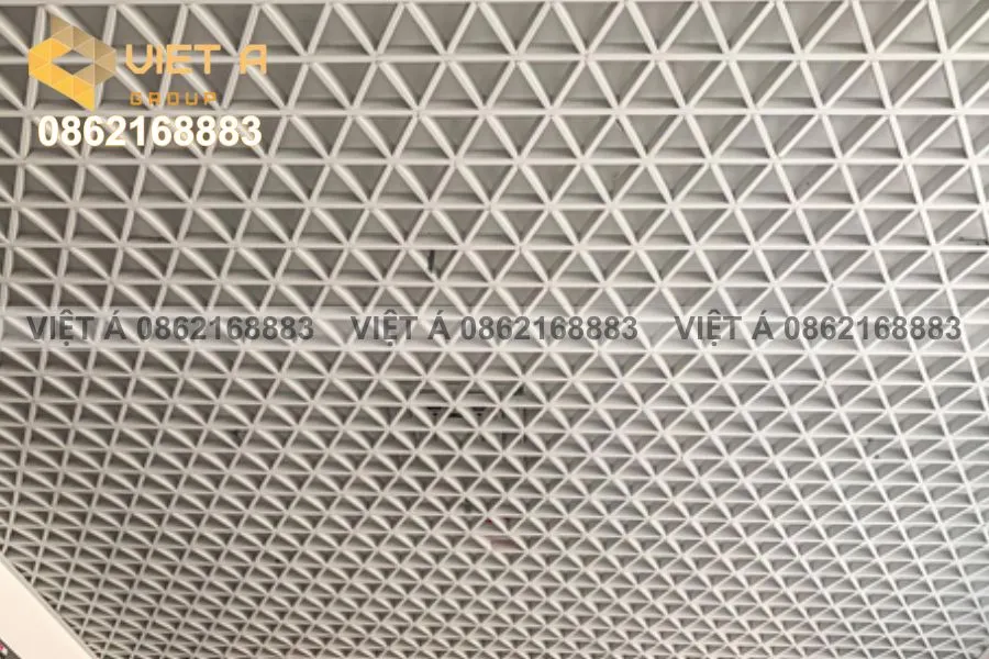 Thi Công Trần Nhôm Caro Tam Giác Tại Hà Nội – Uy Tín, Chất Lượng, Báo Giá Minh Bạch 20 Thi công trần nhôm Caro tam giác cho khu công nghiệp tại Hà Nội