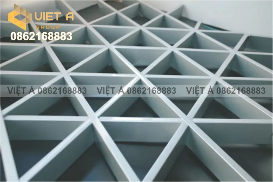 Thi Công Trần Nhôm Caro Tam Giác Tại Hà Nội – Uy Tín, Chất Lượng, Báo Giá Minh Bạch 21 Chi tiết thi công góc nối trần nhôm Caro tam giác chính xác