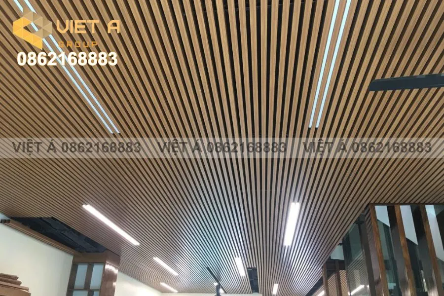 Trần nhôm U Shaped tại trung tâm thương mại Hà Nội – báo giá mới nhất