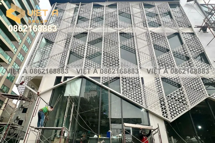 Hình ảnh chi tiết của tấm ốp nhôm CNC, lam nhôm trang trí và tấm ốp nhôm Facade ngoài trời