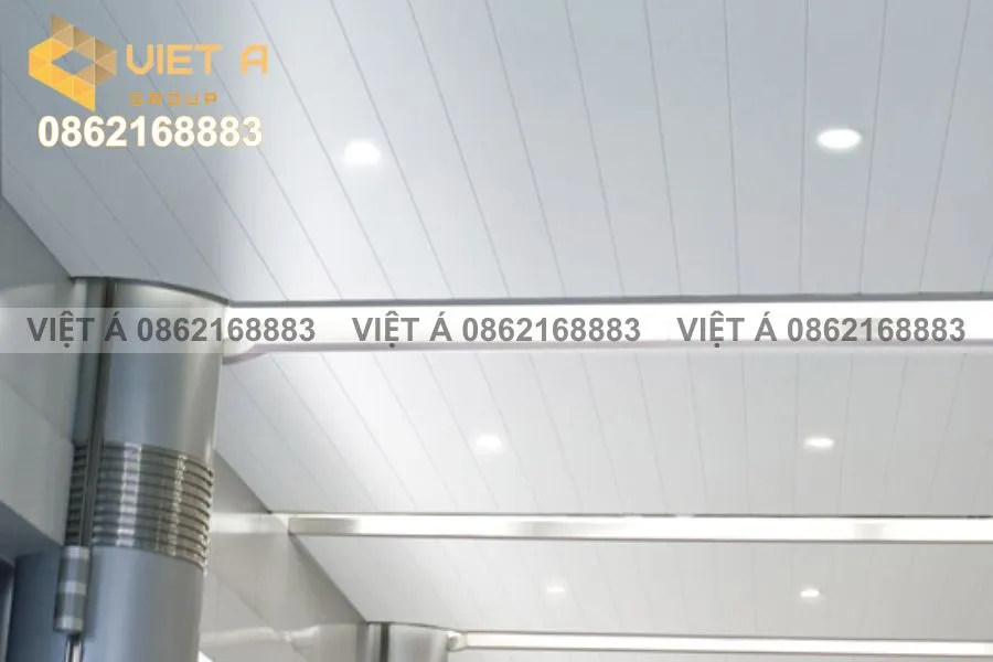 Ứng Dụng Trần Nhôm C-Shaped Hà Nội Trong Thiết Kế Kiến Trúc Hiện Đại 33 Ứng dụng trần nhôm C-shaped Hà Nội trong không gian mở
