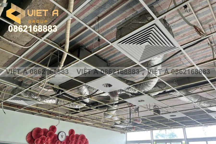Cận cảnh khung xương treo trần nhôm layin 600x600 Hà Nội