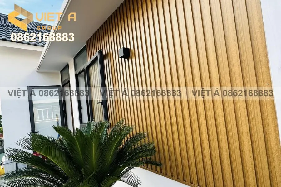 Ứng Dụng Trần Nhôm Sóng F45-Shaped Trong Thiết Kế Nội Thất Tại Hà Nội 16 Không gian phòng khách nổi bật với trần nhôm sóng F45-Shaped