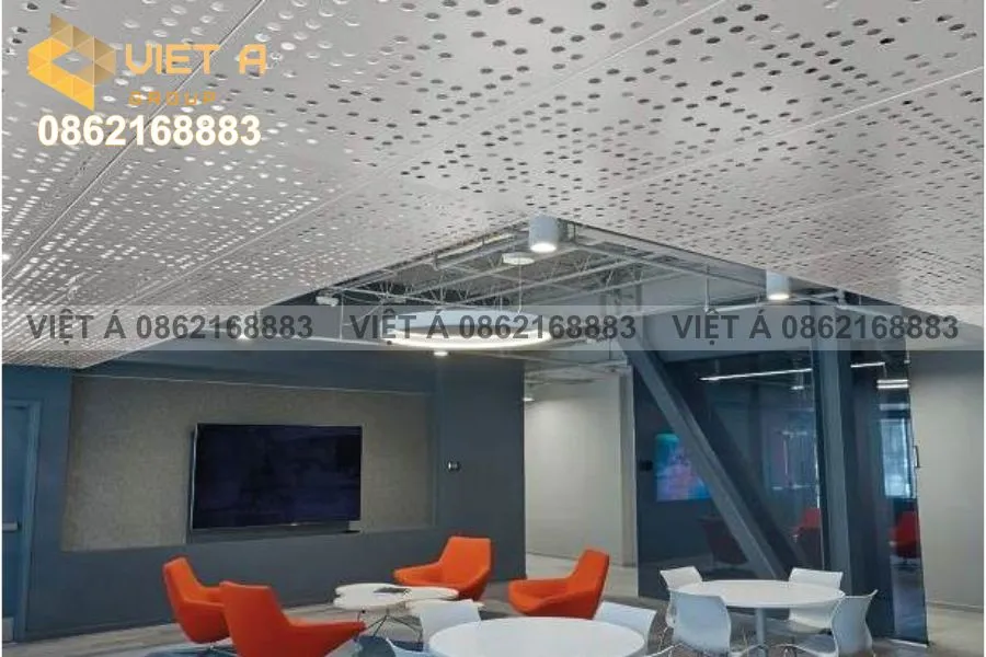 Chi tiết trần nhôm đa hình handmade với hoa văn CNC tinh xảo