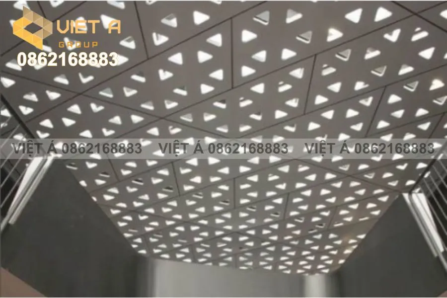 Trần nhôm đa hình handmade phối đèn LED tạo hiệu ứng ánh sáng