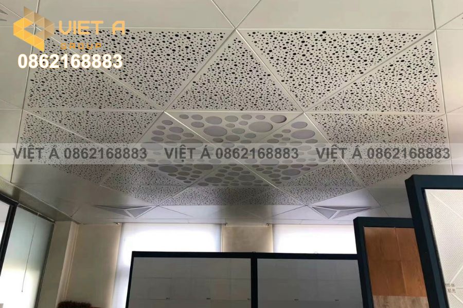 Không gian showroom sử dụng trần nhôm đa hình handmade sáng tạo