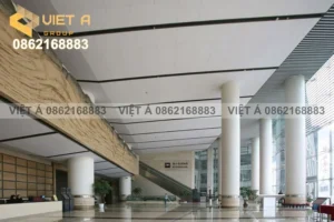 Thi công trần nhôm hook on cho trung tâm thương mại hiện đại