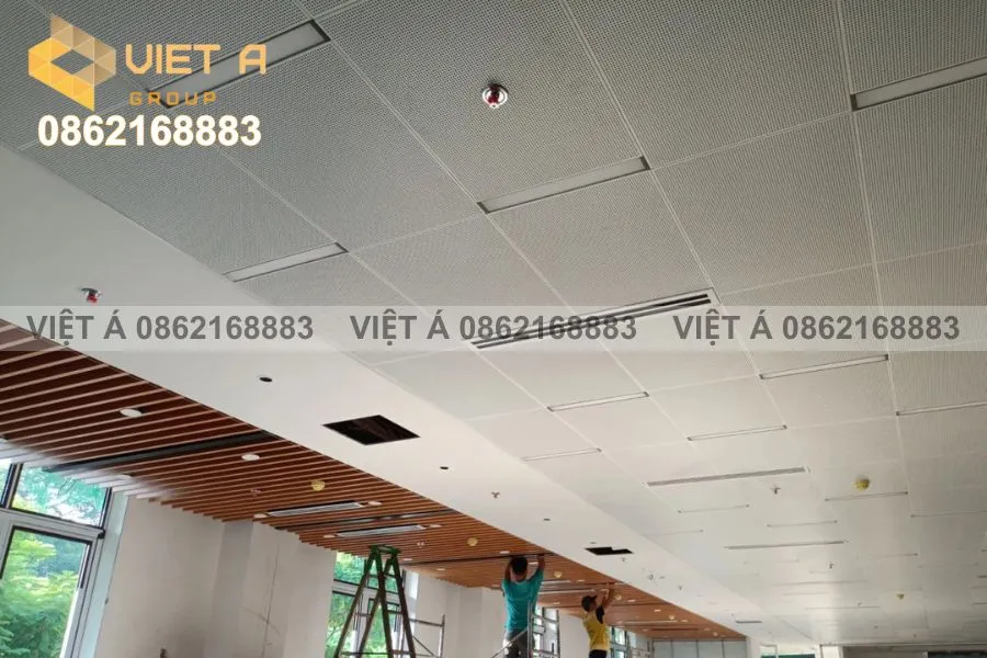 Thiết kế trần hook on dạng vuông hiện đại, thẩm mỹ cao