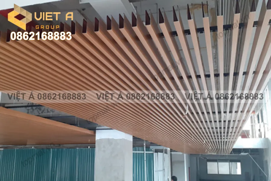 Thi công trần nhôm U50x100mm đồng bộ và thẩm mỹ