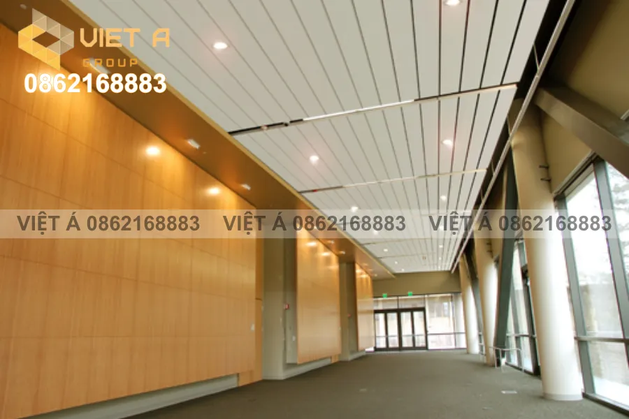 Hệ trần nhôm C300 kết hợp chiếu sáng âm trần
