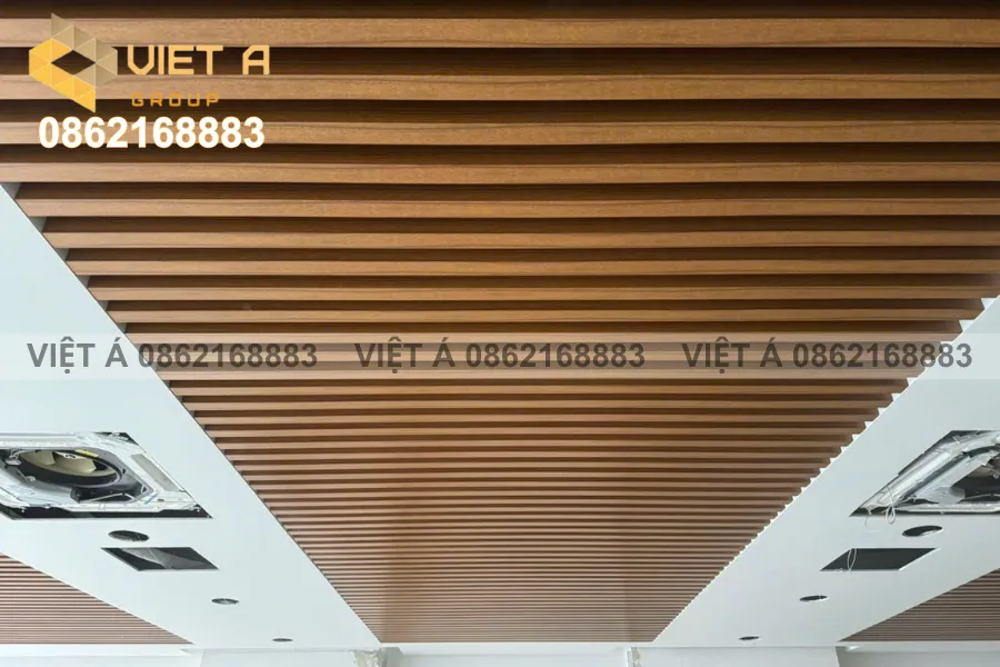 Mẫu Trần nhôm U50x100 đẹp cho hội trường hiện đại