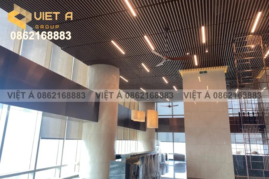 Thi công Trần nhôm U50x100 tại phòng học chuẩn quốc tế