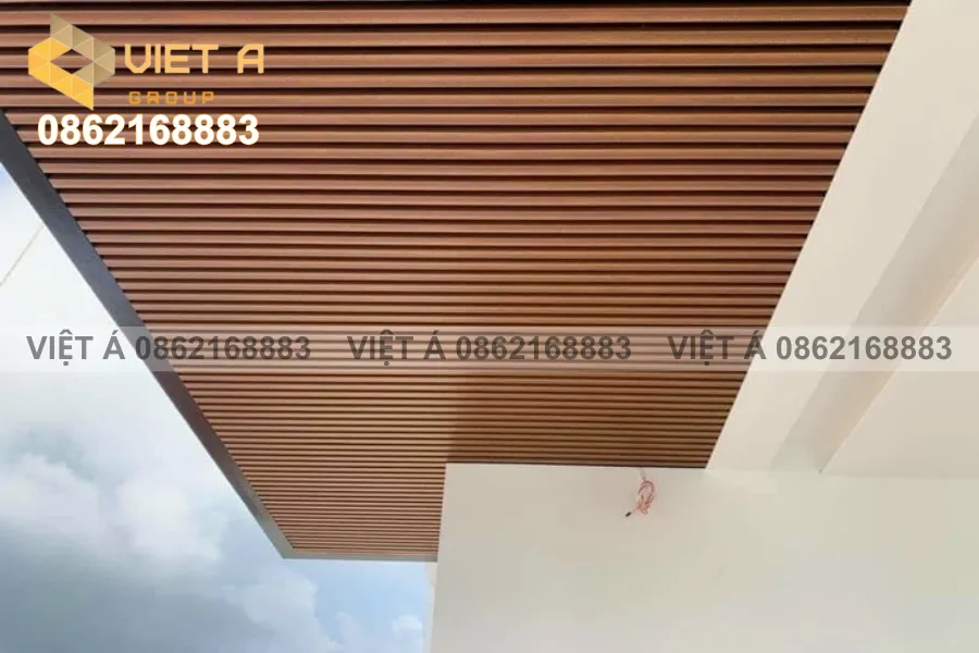 Phối cảnh trần nhôm U50x100 với ánh sáng tự nhiên