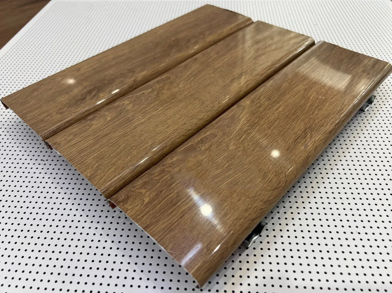 Trần nhôm giả gỗ là gì?