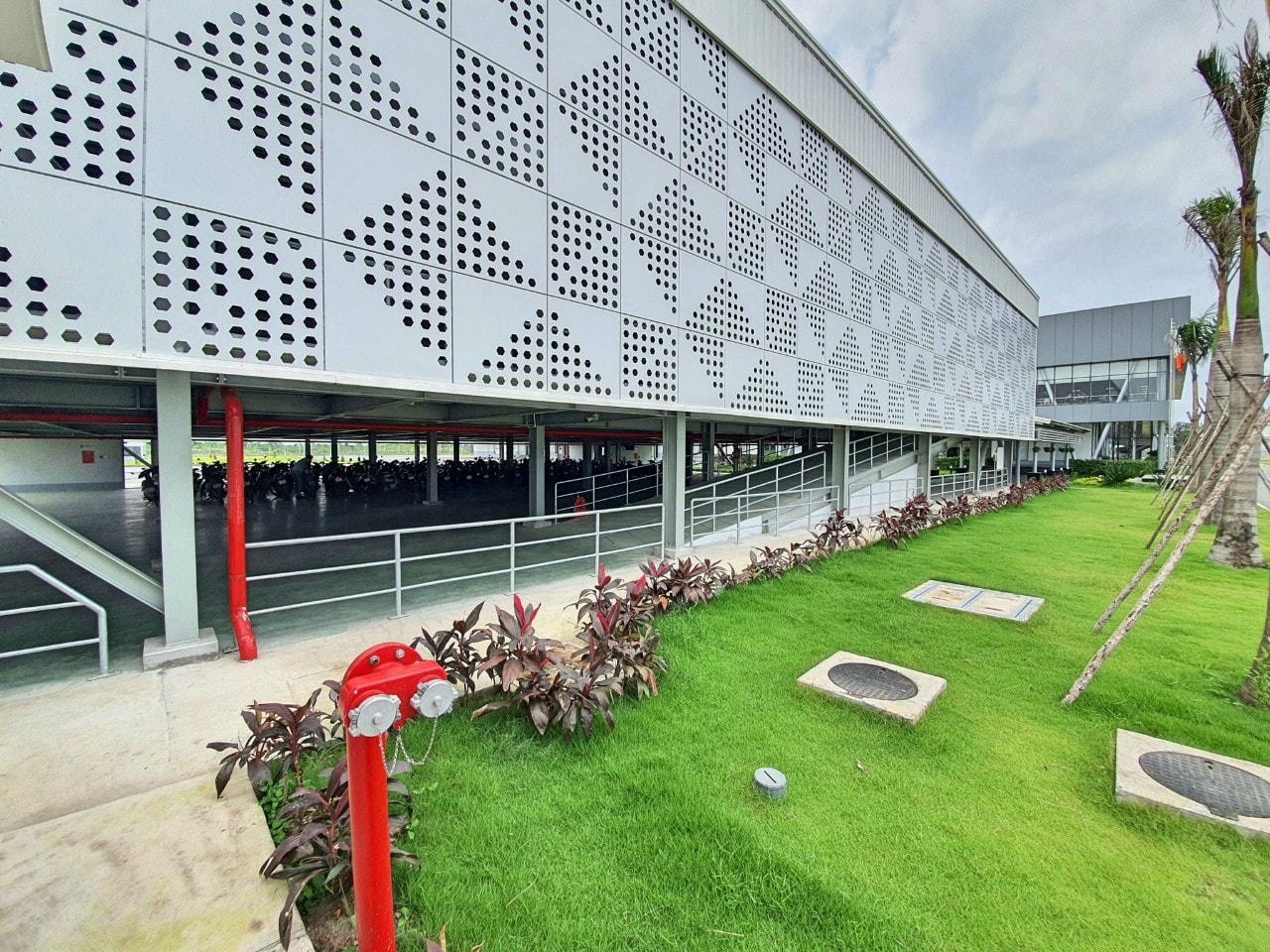 Kinh nghiệm chọn mua tấm ốp nhôm CNC trang trí chất lượng, giá tốt 4 Kinh nghiệm chọn mua tấm ốp nhôm CNC trang trí chất lượng, giá tốt