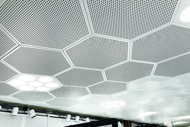 Top 10 mẫu trần nhôm giá rẻ tại Hà Nội bền đẹp, sang trọng nhất hiện nay 6 Trần nhôm đục lỗ tiêu âm