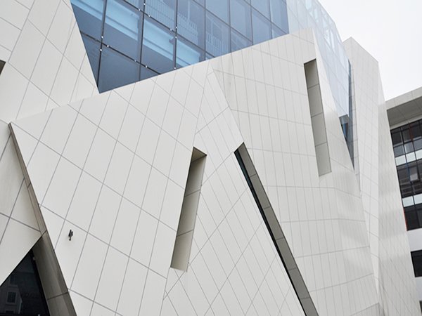 Vì sao Tấm Facade ngoài trời được ưa chuộng?