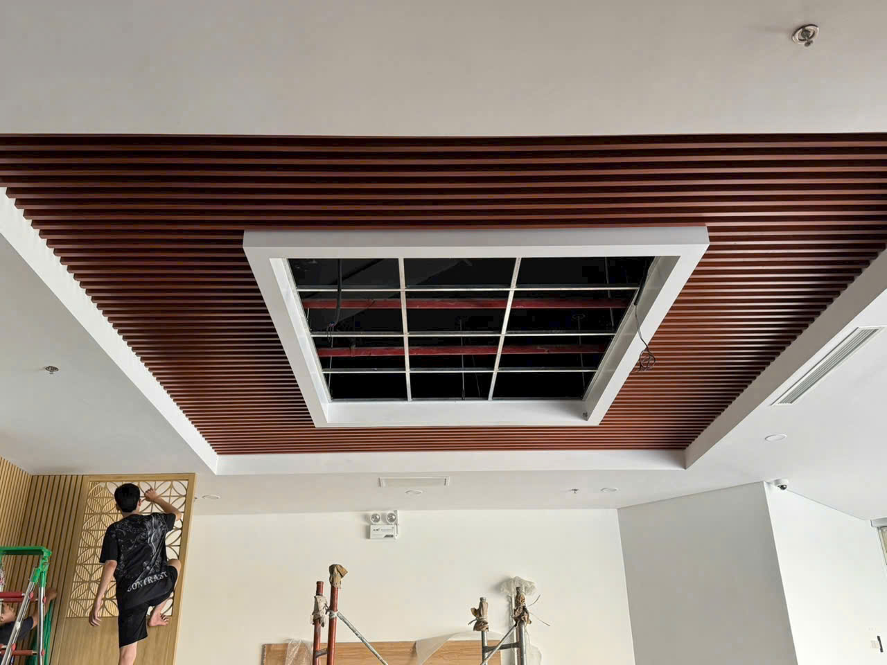 Quy trình thi công Nhôm Solid Facade ốp tường chuẩn kỹ thuật