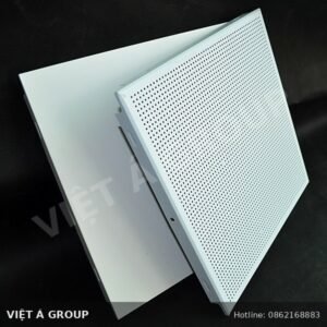 Cận cảnh tấm trần nhôm Clip-in 600x600 đục lỗ thực tế