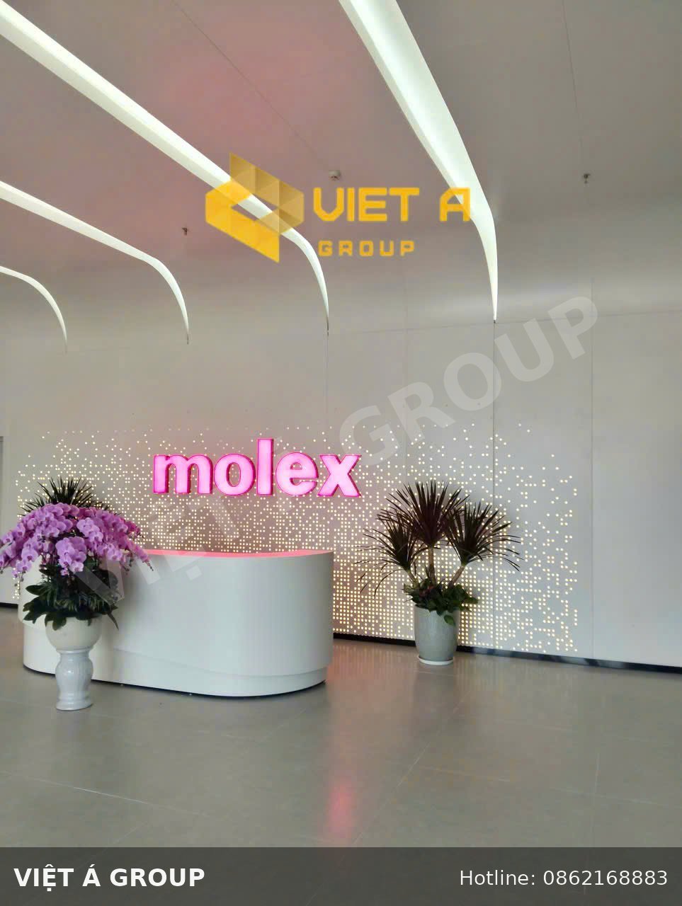 Tấm ốp nhôm CNC xuyên sáng phía sau quầy lễ tân nhà máy Molex
